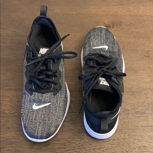 Nike Size 7 Women’s Sneaker